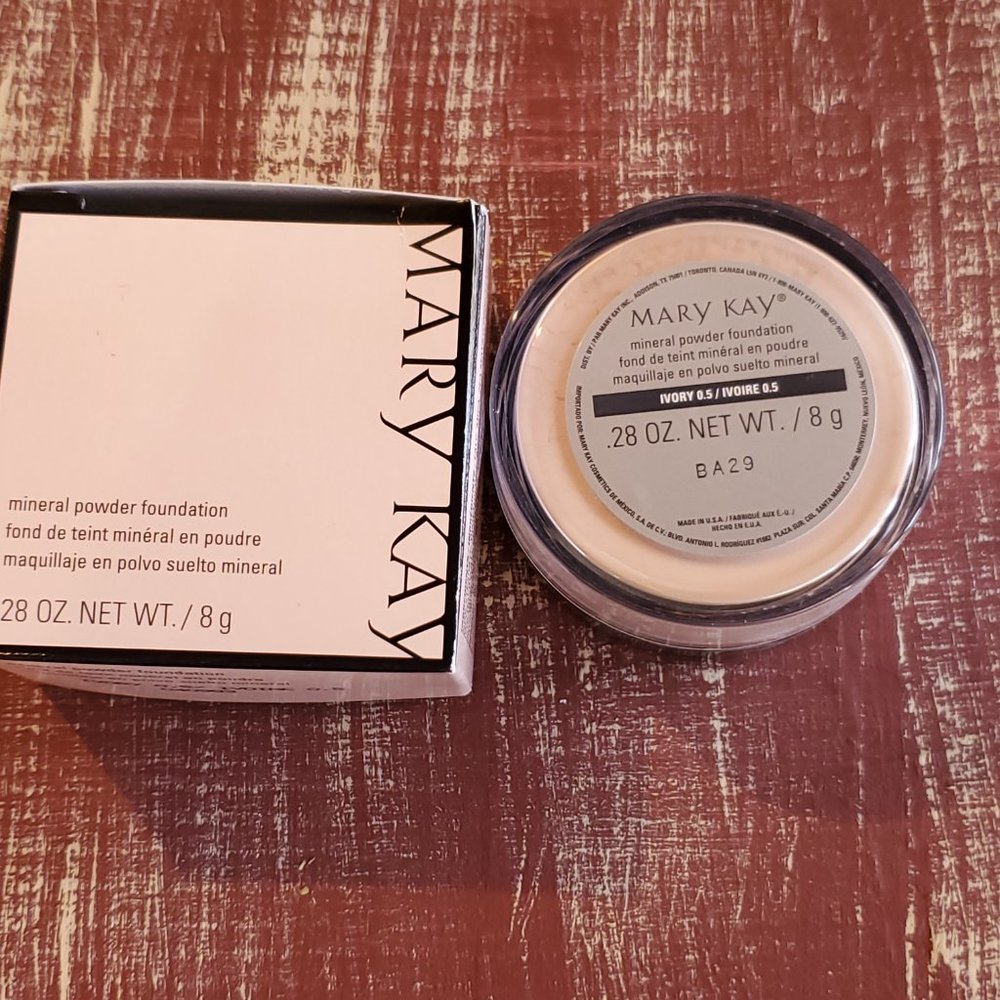 Ivory 0.5 Mary Kay Mineral Powder Foundation - Picture 2 of 11